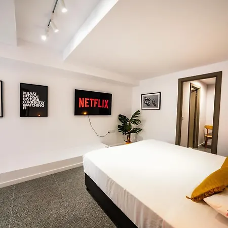 Lejlighed Music, F1 & Fashion Fun In San Pawl il-Baħar