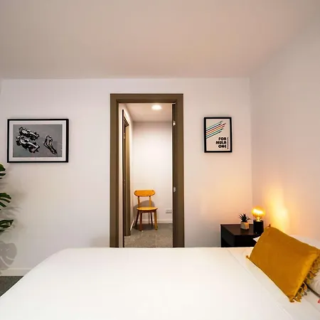 Daire Music, F1 & Fashion Fun In *