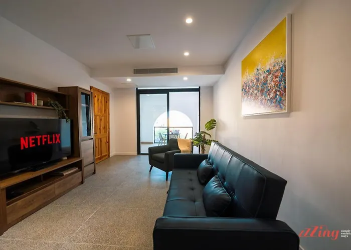 Music, F1 & Fashion Fun In Apartament