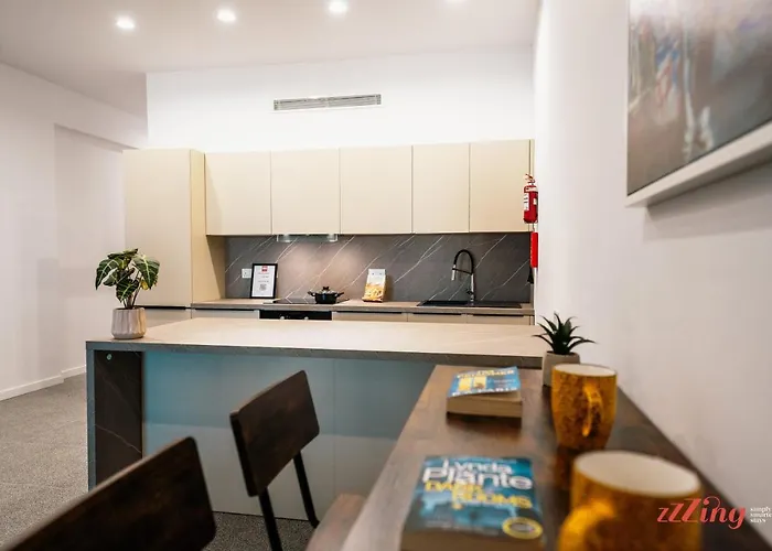 Music, F1 & Fashion Fun In Apartament *