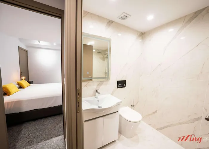 Music, F1 & Fashion Fun In Apartament