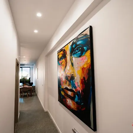 Music, F1 & Fashion Fun In Apartman