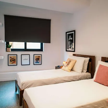 Music, F1 & Fashion Fun In Apartman